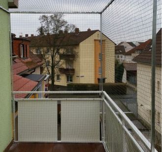 Balcony safety net installation for apartments