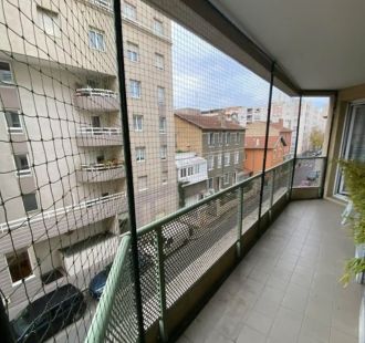 Pet friendly balcony safety net