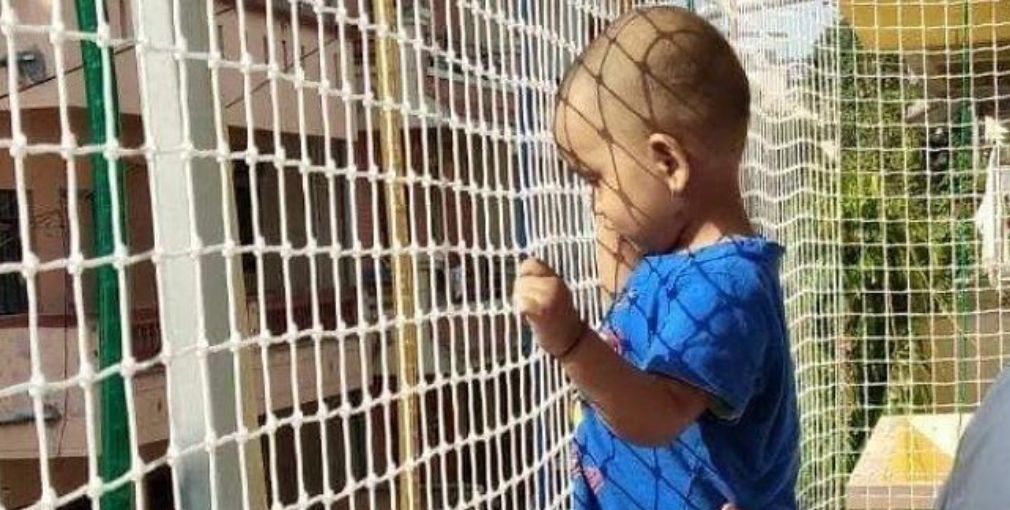 Children safety net installation for child protection