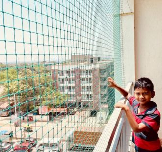 Staircase child protection net