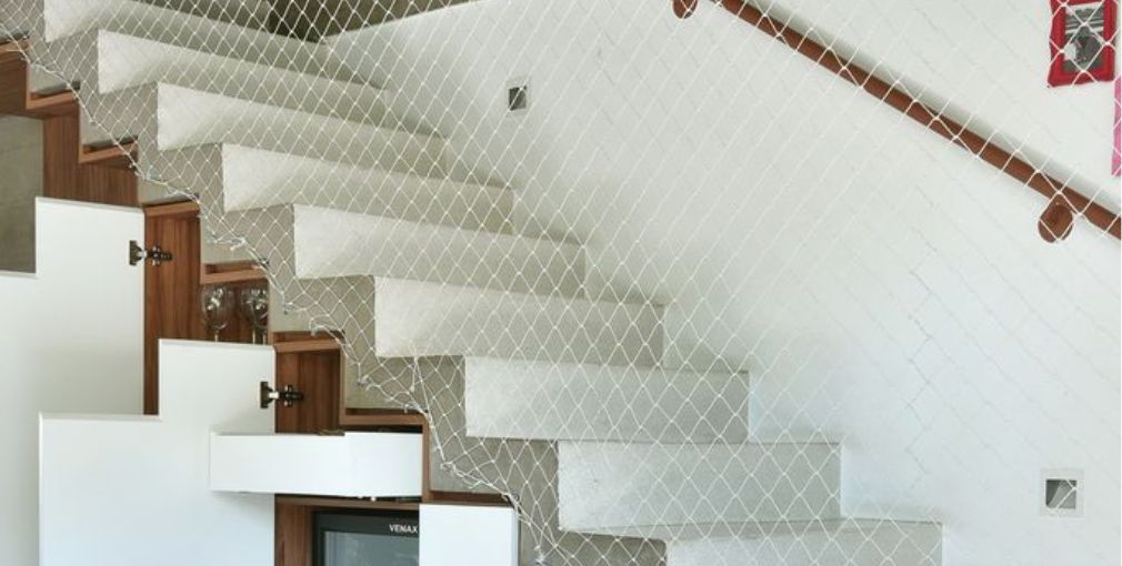 Staircase safety net installation for fall protection